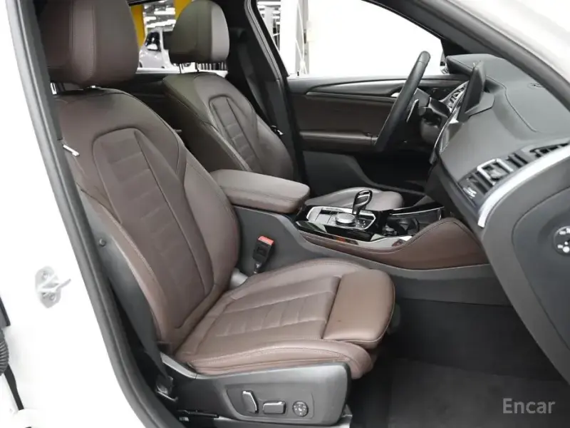 2025 BMW X4 с пробегом 27 336 км