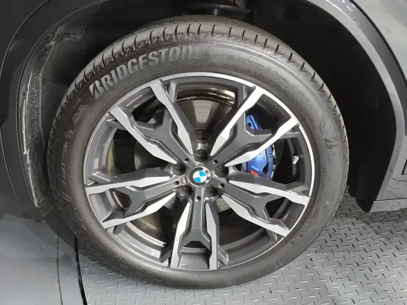 2025 BMW X4 с пробегом 9 175 км
