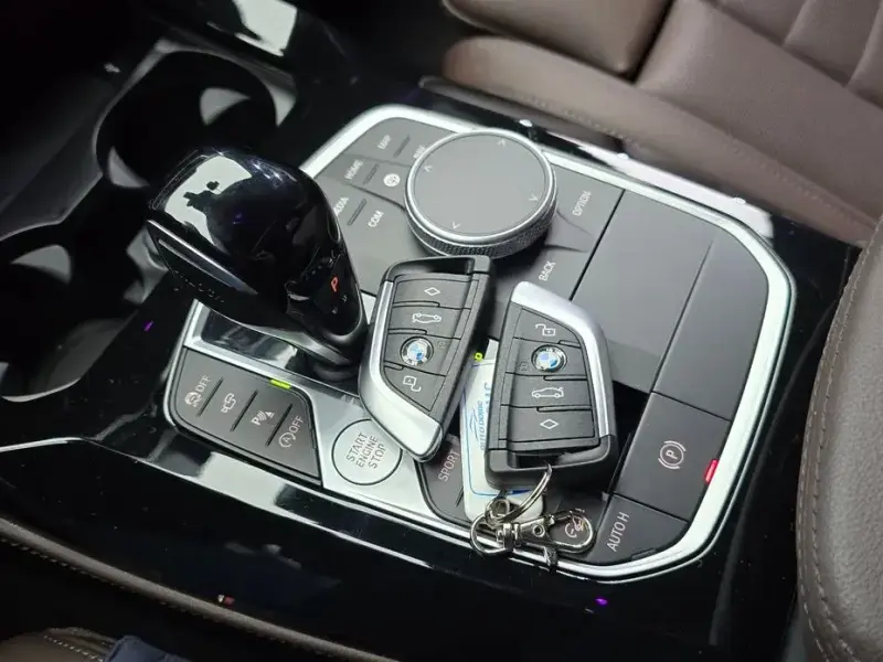 2025 BMW X4 с пробегом 9 175 км