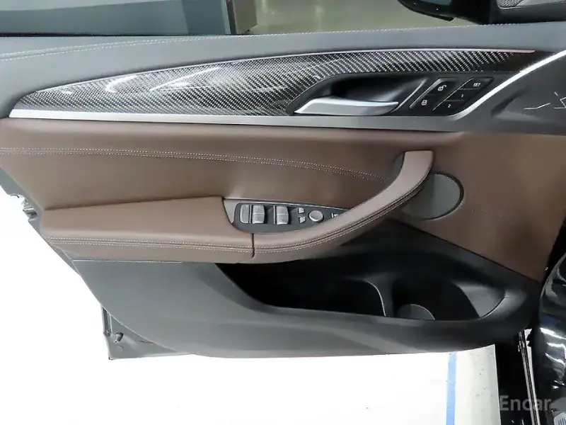 2023 BMW X4 с пробегом 16 800 км