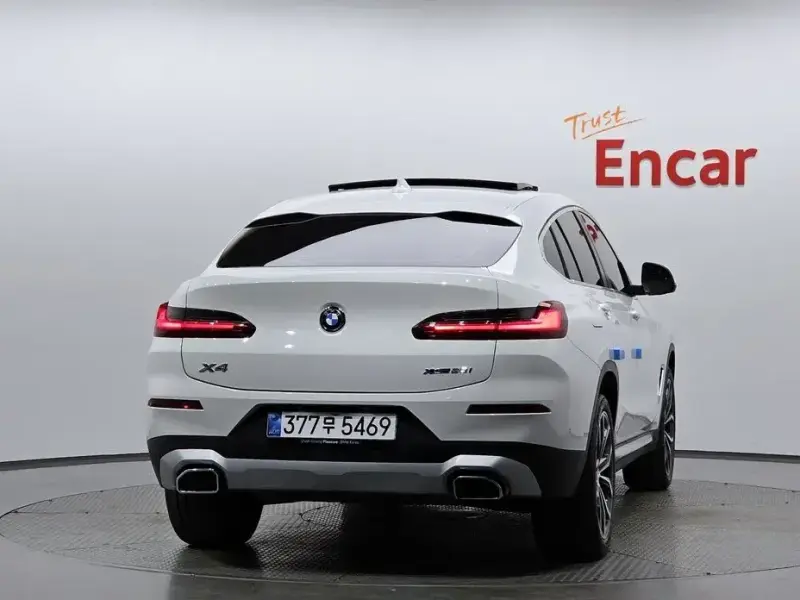 2025 BMW X4 с пробегом 16 854 км