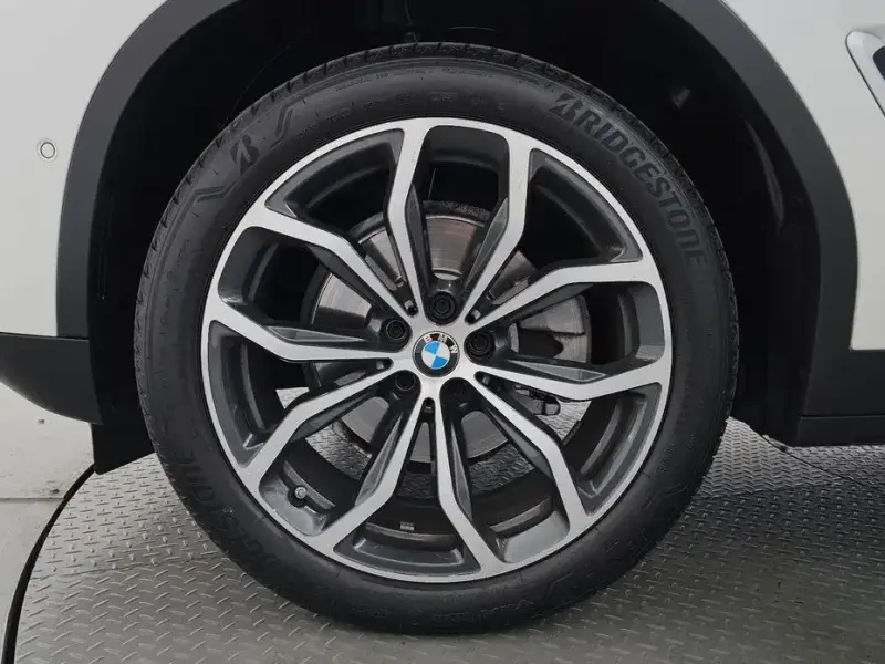 2025 BMW X4 с пробегом 16 854 км