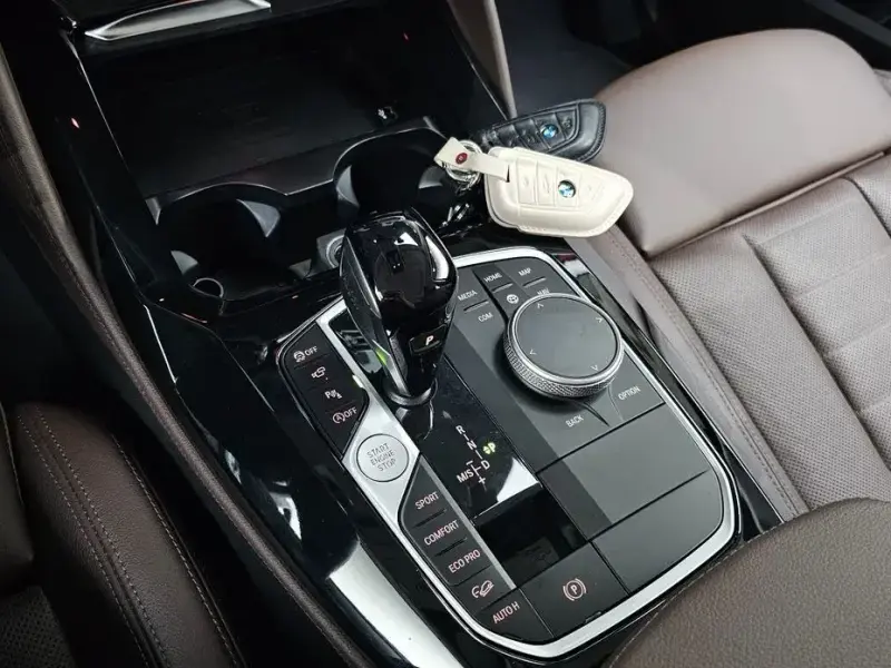 2025 BMW X4 с пробегом 16 854 км