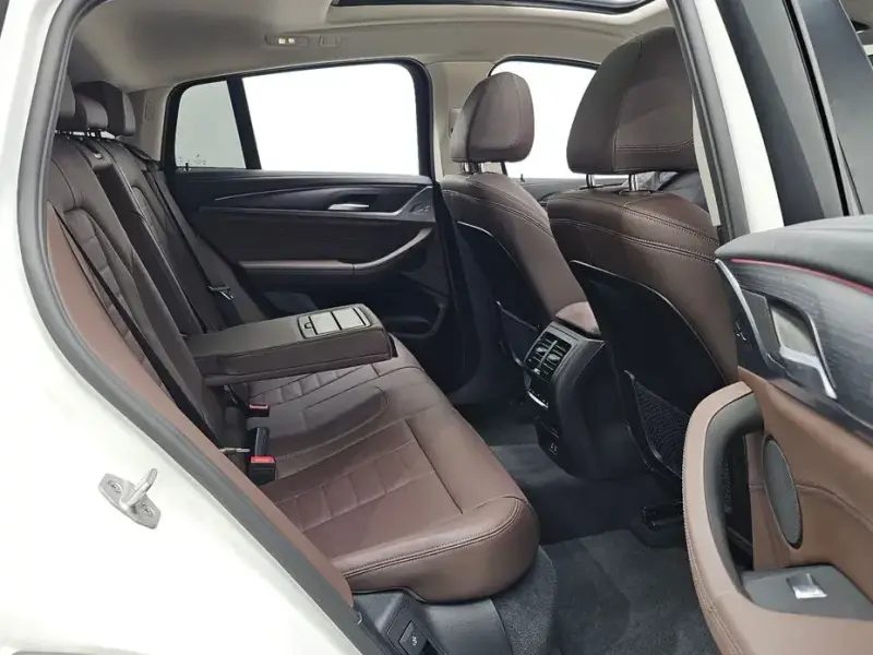 2025 BMW X4 с пробегом 16 854 км