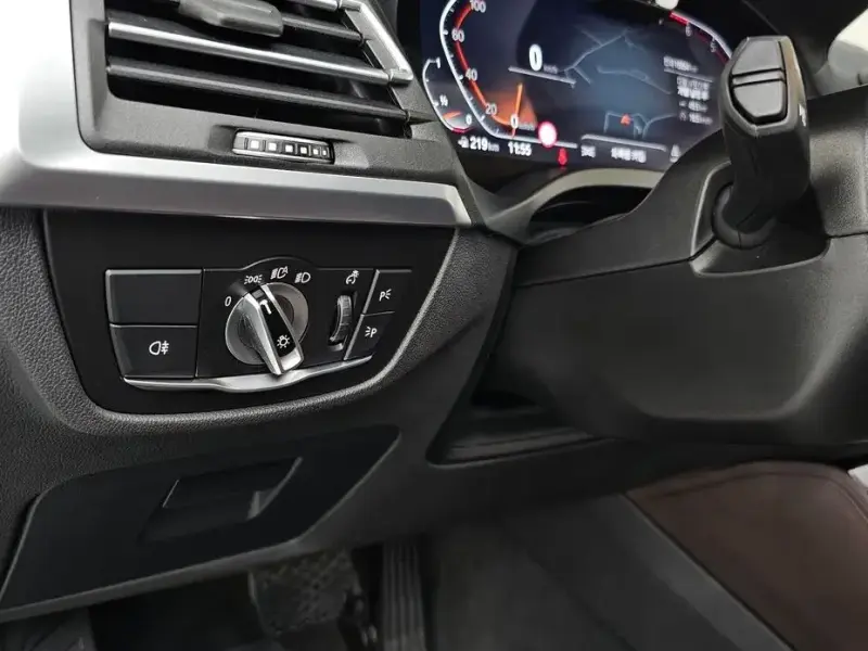 2025 BMW X4 с пробегом 16 854 км