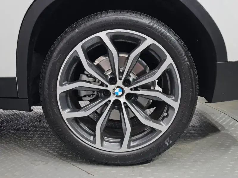 2025 BMW X4 с пробегом 16 854 км