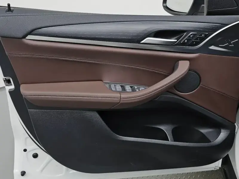 2025 BMW X4 с пробегом 16 854 км