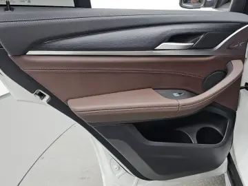 2025 BMW X4 с пробегом 16 854 км