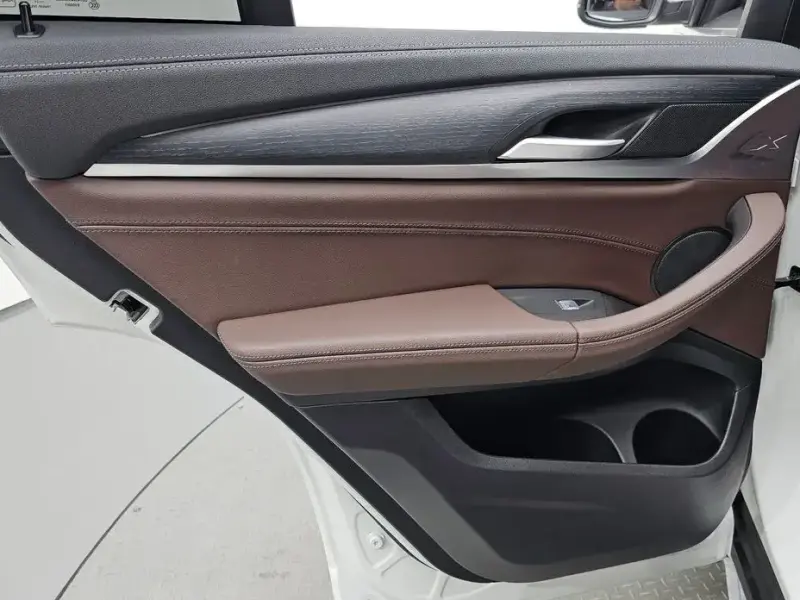 2025 BMW X4 с пробегом 16 854 км