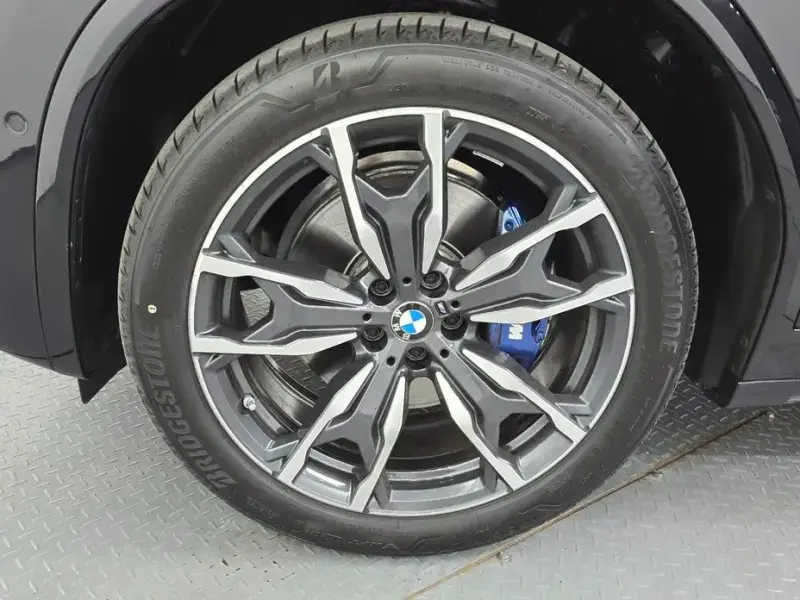 2025 BMW X4 с пробегом 4 404 км