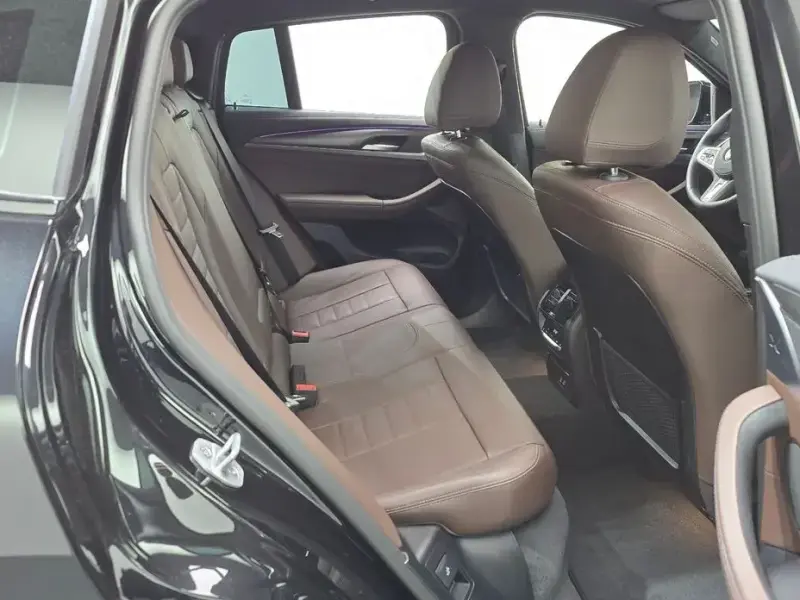 2025 BMW X4 с пробегом 4 404 км