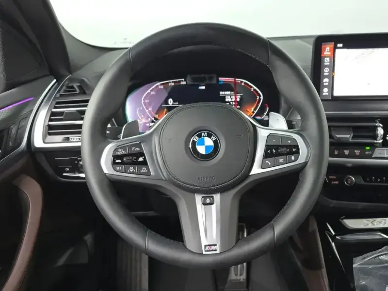 2025 BMW X4 с пробегом 4 404 км