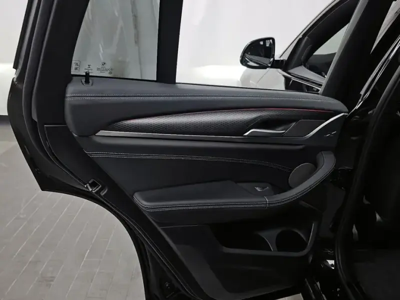2023 BMW X4 с пробегом 34 160 км