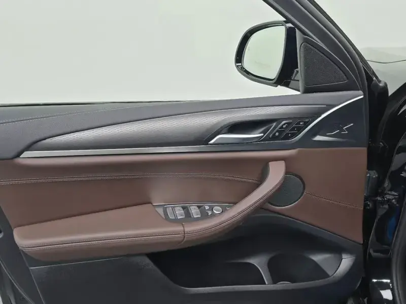 2025 BMW X4 с пробегом 4 404 км