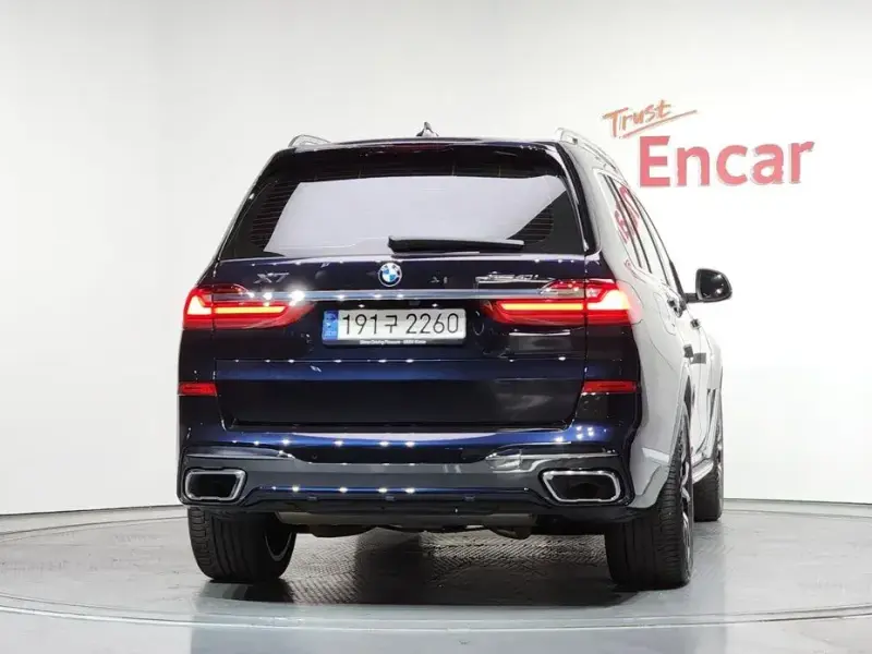 2022 BMW X7 с пробегом 30 083 км