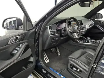 2022 BMW X7 с пробегом 30 083 км