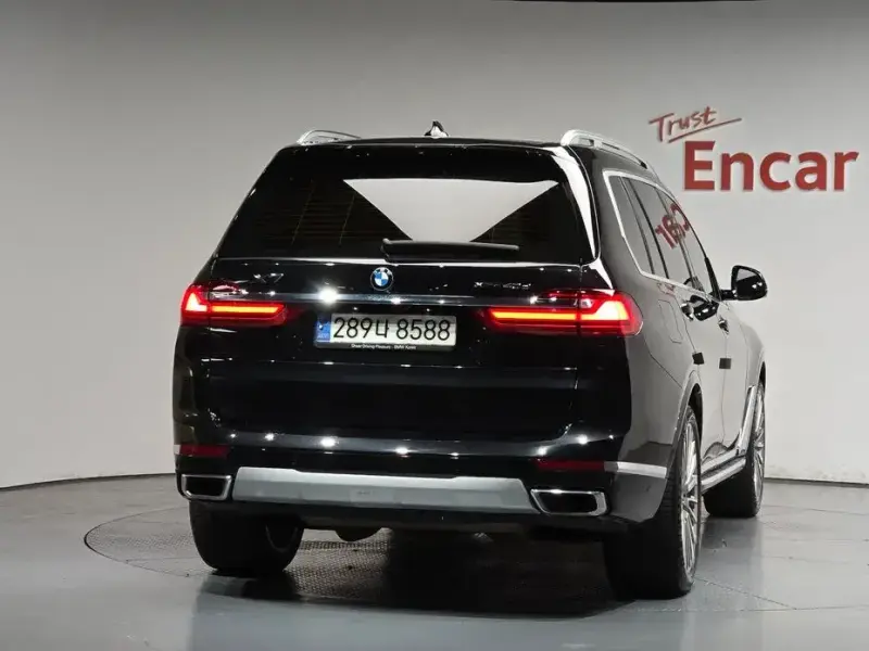 2022 BMW X7 с пробегом 28 870 км