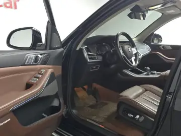 2022 BMW X7 с пробегом 28 870 км