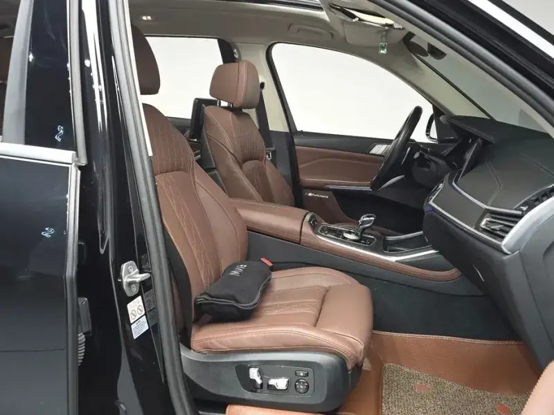 2022 BMW X7 с пробегом 28 870 км