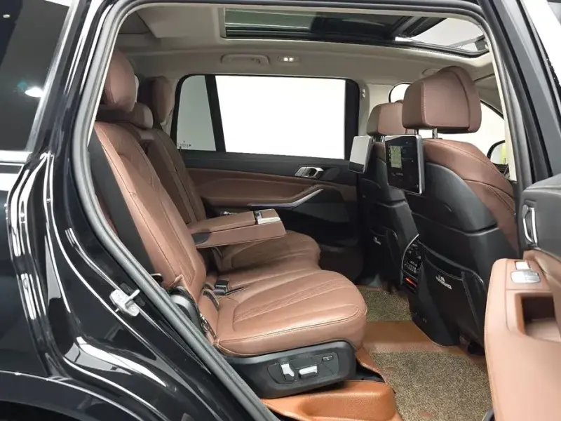 2022 BMW X7 с пробегом 28 870 км