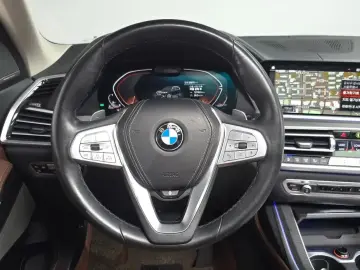 2022 BMW X7 с пробегом 28 870 км