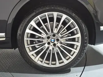 2022 BMW X7 с пробегом 28 870 км