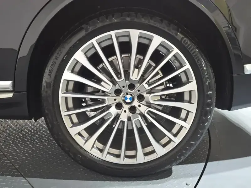 2022 BMW X7 с пробегом 28 870 км