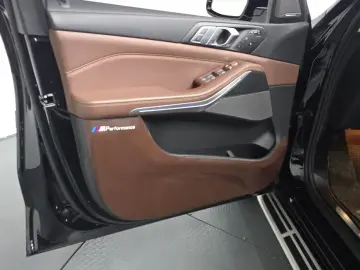 2022 BMW X7 с пробегом 28 870 км