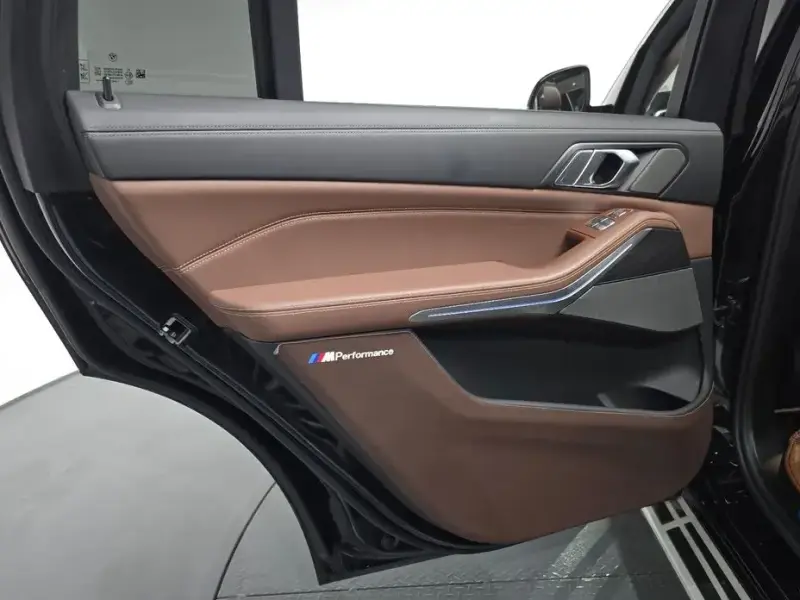 2022 BMW X7 с пробегом 28 870 км