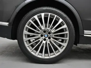2022 BMW X7 с пробегом 57 933 км