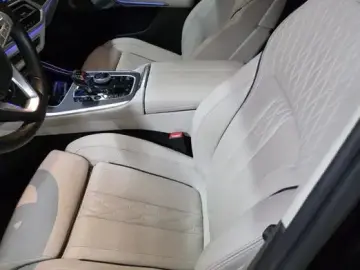 2022 BMW X7 с пробегом 77 000 км