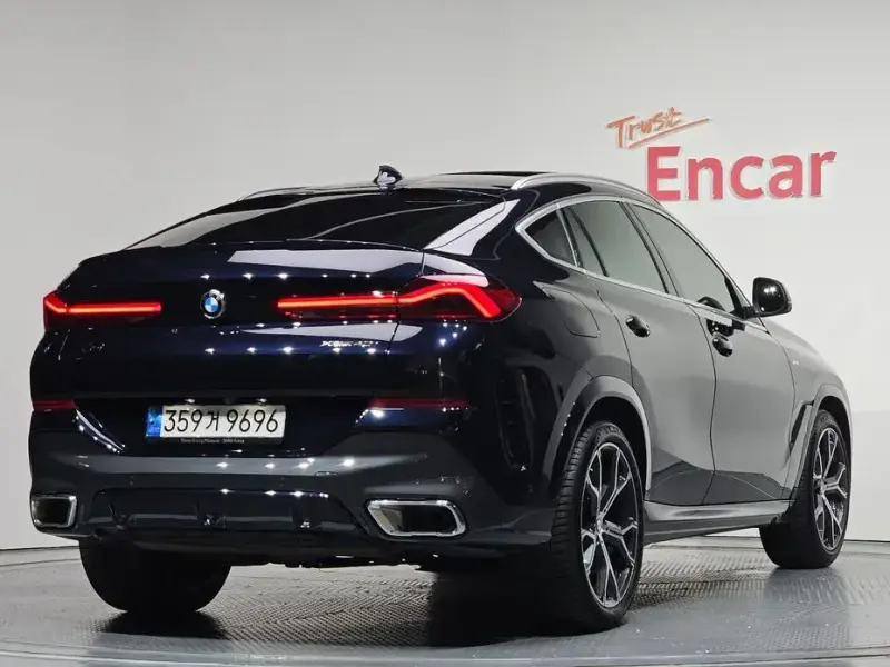 2022 BMW X6 с пробегом 100 422 км