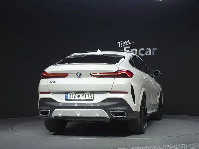 2022 BMW X6 с пробегом 70 870 км