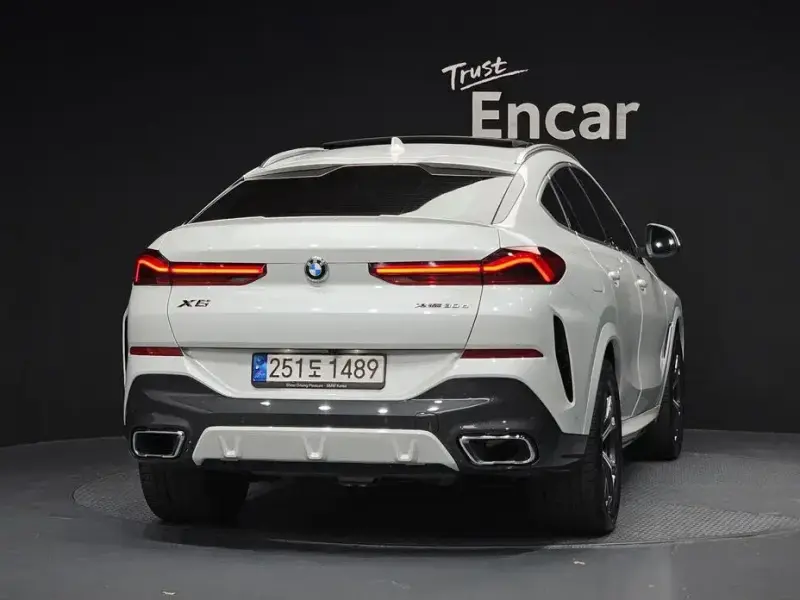 2022 BMW X6 с пробегом 30 214 км