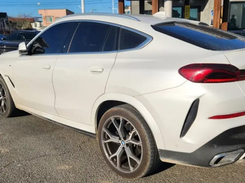 2022 BMW X6 с пробегом 56 000 км