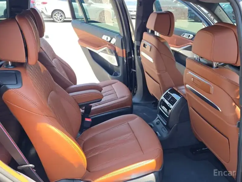 2025 BMW X7 с пробегом 27 665 км
