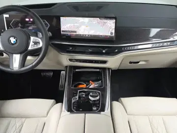 2025 BMW X7 с пробегом 15 350 км