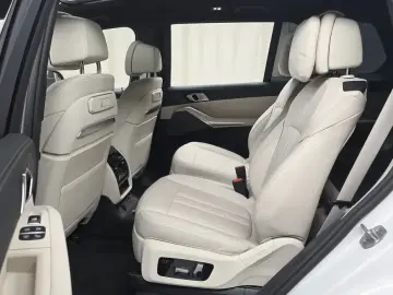 2025 BMW X7 с пробегом 15 350 км