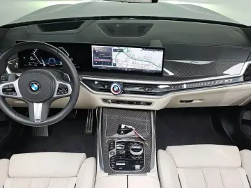 2025 BMW X7 с пробегом 11 573 км