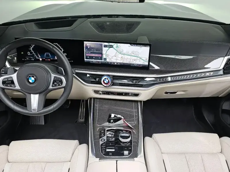 2025 BMW X7 с пробегом 11 573 км