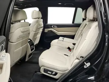2025 BMW X7 с пробегом 11 573 км