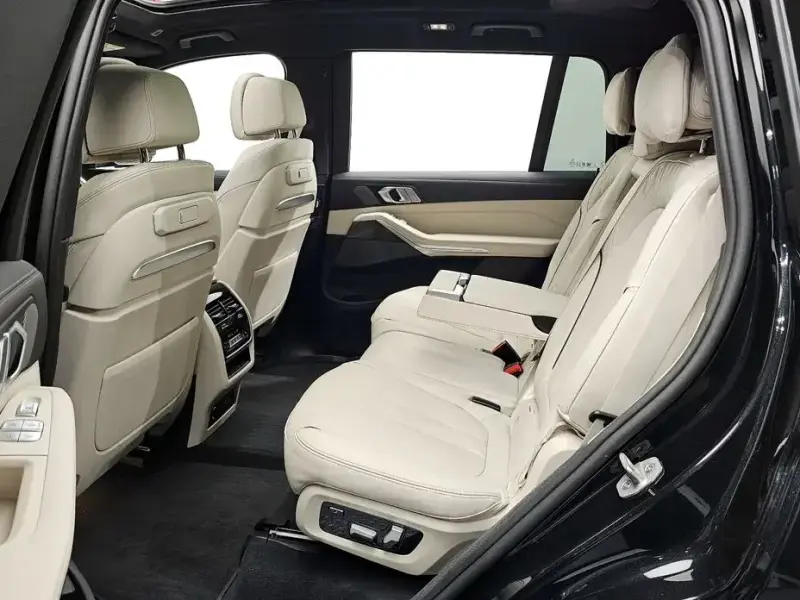 2025 BMW X7 с пробегом 11 573 км
