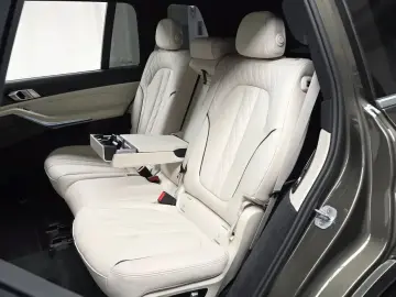 2025 BMW X7 с пробегом 11 160 км