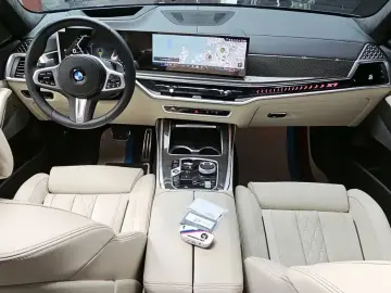 2025 BMW X7 с пробегом 5 187 км