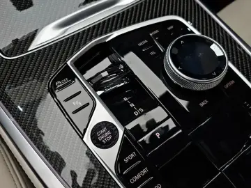 2025 BMW X7 с пробегом 5 187 км