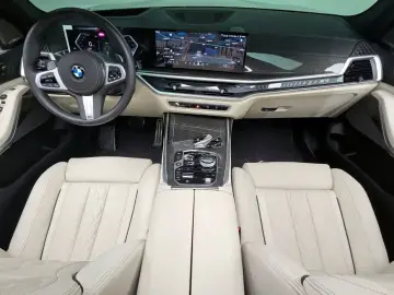 2025 BMW X7 с пробегом 10 527 км