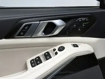 2025 BMW X7 с пробегом 10 527 км