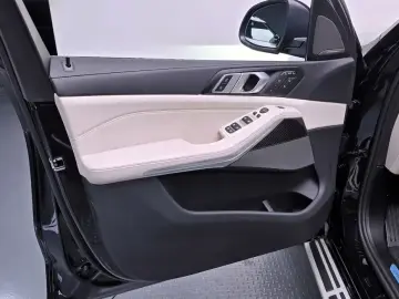2025 BMW X7 с пробегом 10 527 км