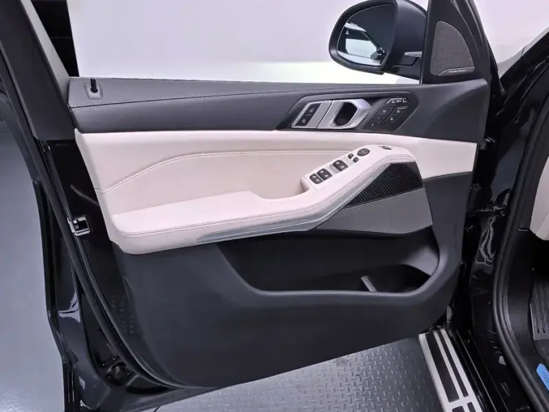 2025 BMW X7 с пробегом 10 527 км