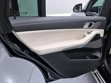 2025 BMW X7 с пробегом 10 527 км